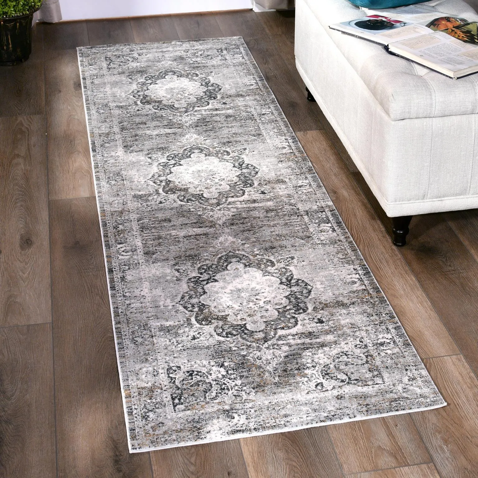CHRISTIAN Area Rug - 7'10'' x 10'10'' - CY05811