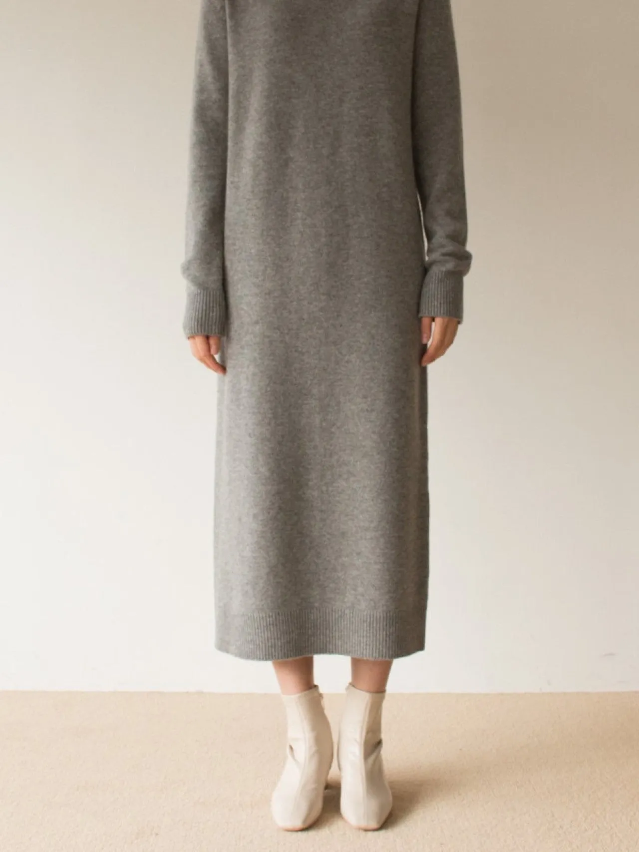 MERINO WOOL CASHMERE TURTLENECK DRESS
