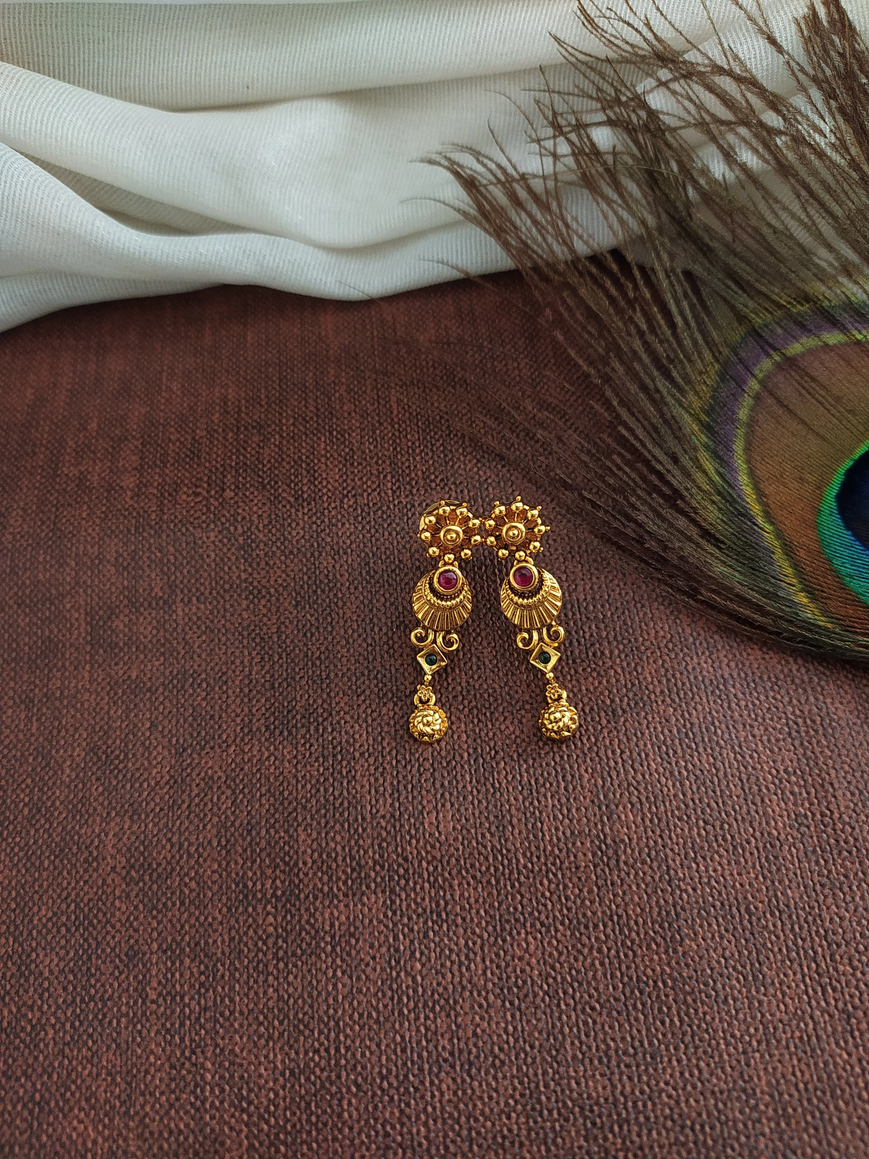 Simple antique necklace set